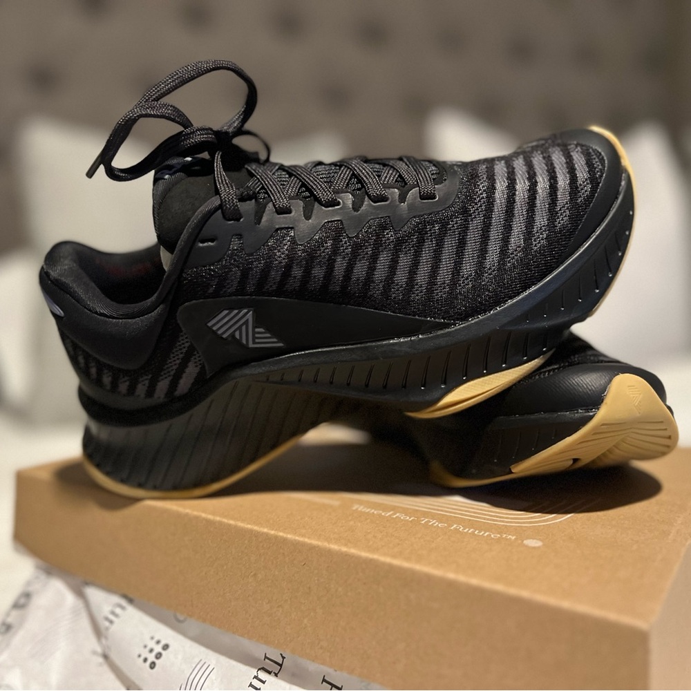 R.A.D. R-1 Running shoes 7.5 Women / 5.5 Men *NEW*